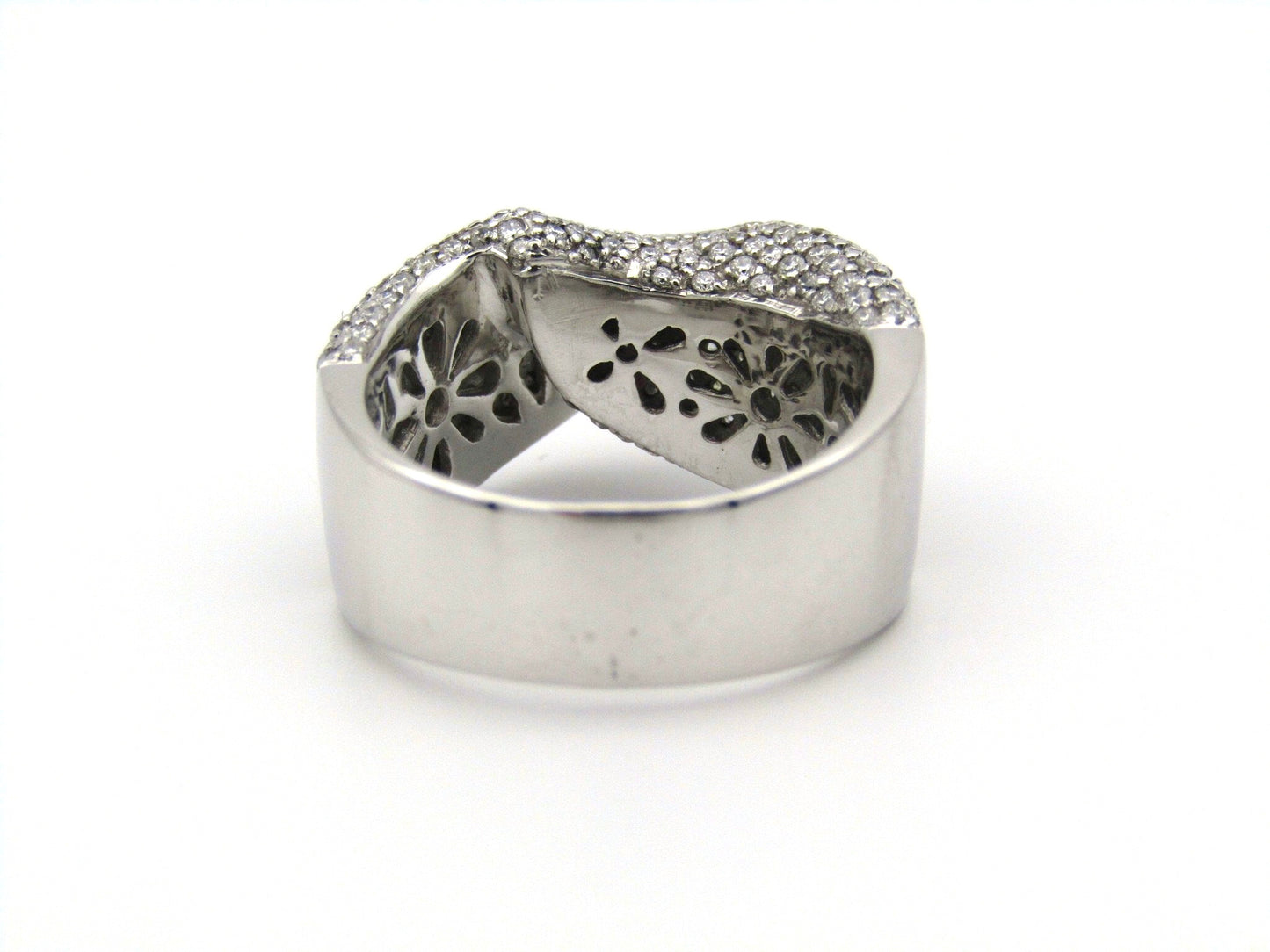 18K white gold diamond twist ring.
