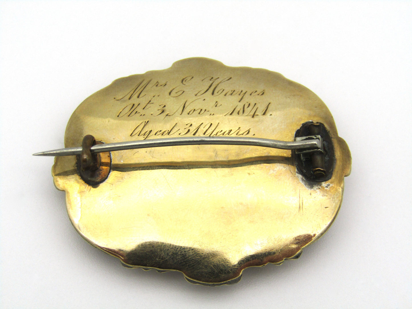 9kt gold Victorian mourning brooch.
