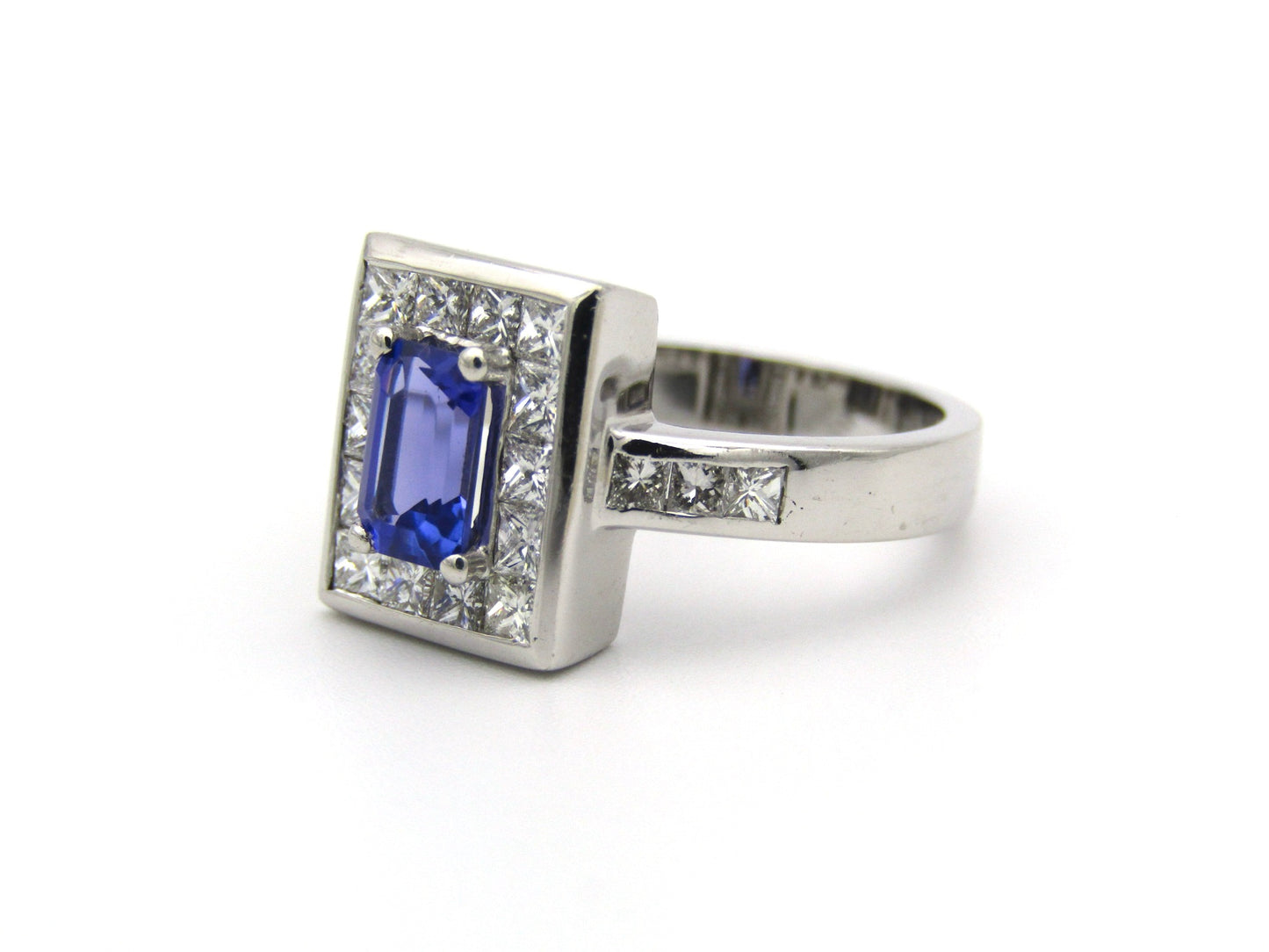 18K gold tanzanite and diamond ring.