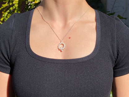 9K gold Akoya cultured pearl 'Q' pendant.