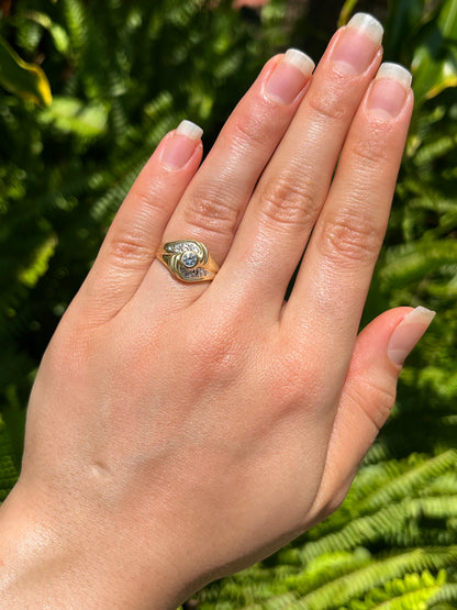 18K gold Vintage diamond ring, circa 1970's.