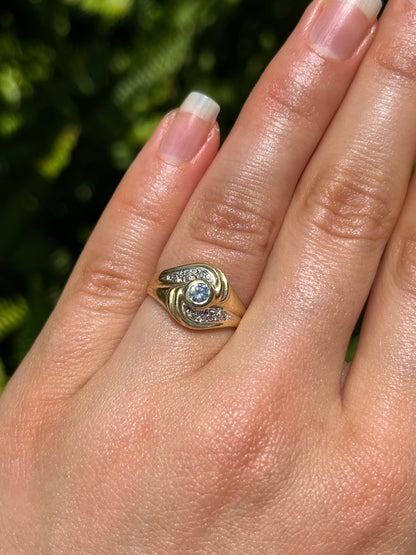 18K gold Vintage diamond ring, circa 1970's.