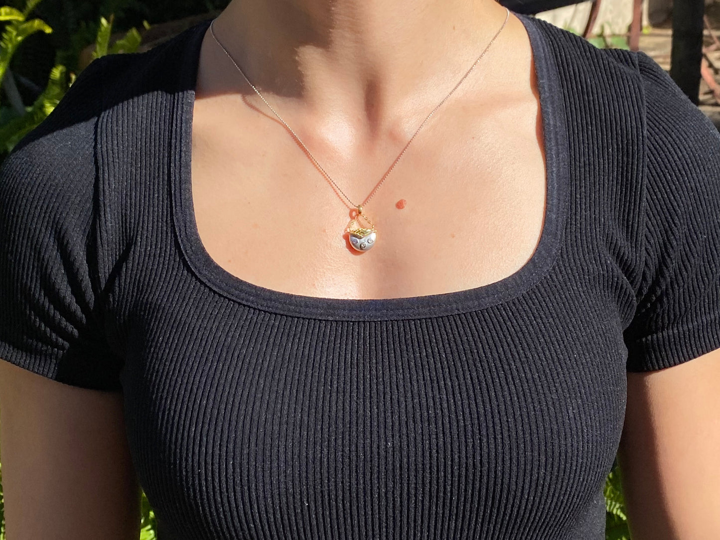 18K gold diamond handbag pendant.