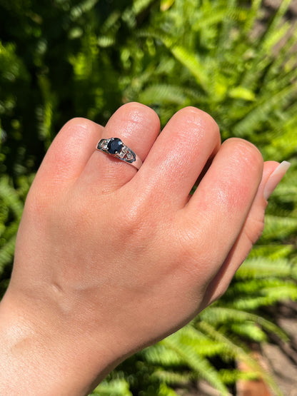 14K gold Vintage sapphire and diamond ring, circa 1990.