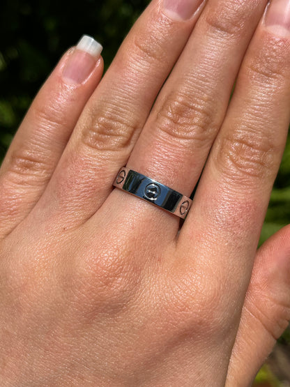 18K gold Classic Cartier LOVE ring.