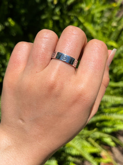 18K gold Classic Cartier LOVE ring.