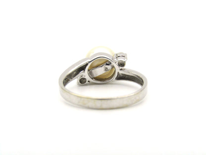 18K gold Akoya pearl and diamond ring.