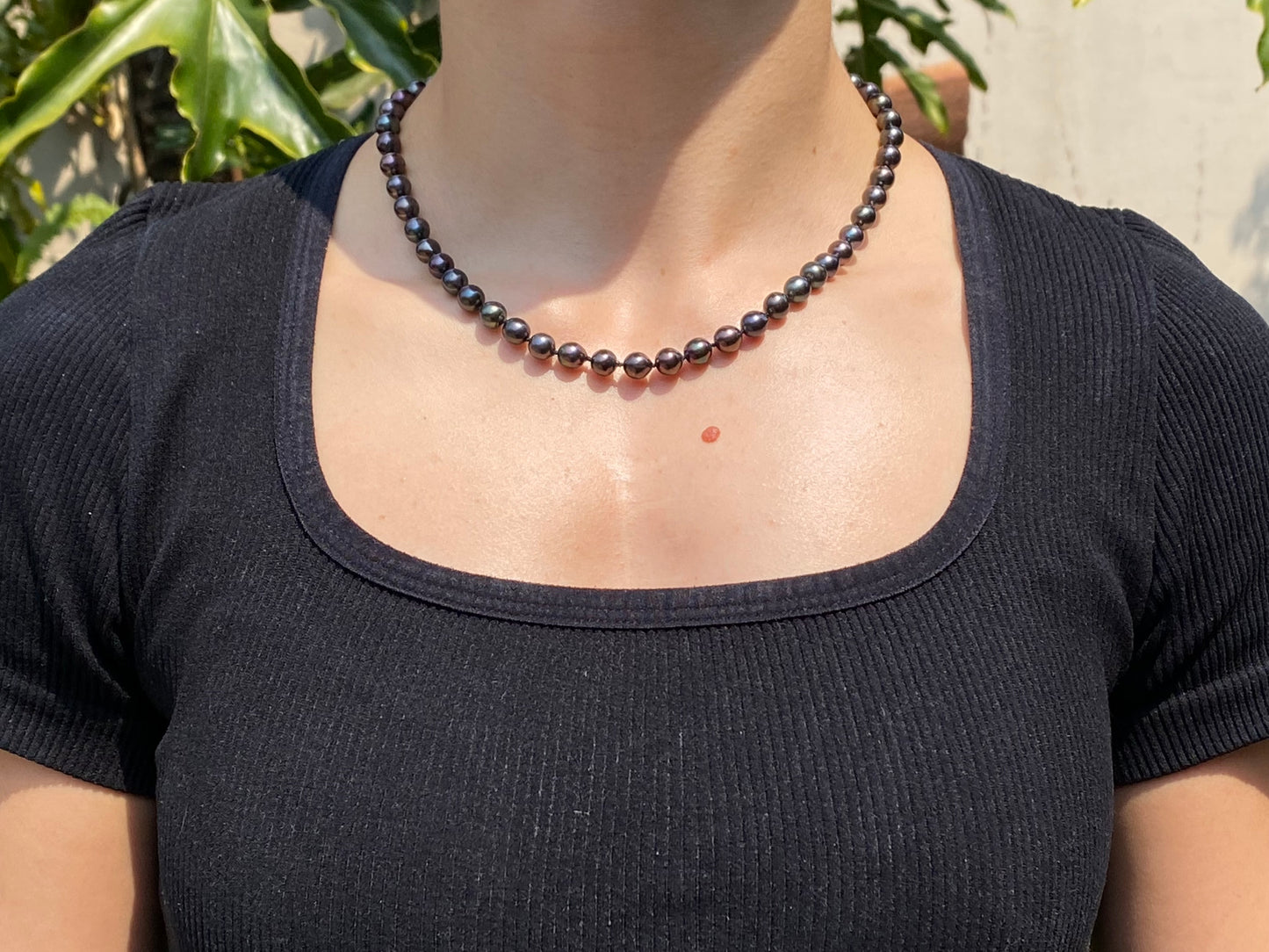 9K gold freshwater pearl necklace.