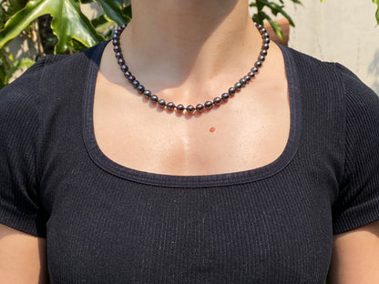 9K gold freshwater pearl necklace.