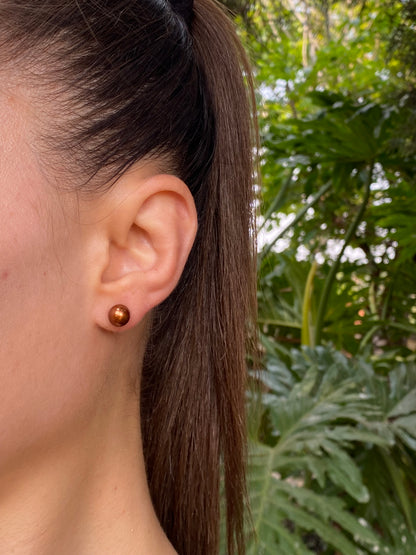 9K gold Akoya pearl stud earrings.