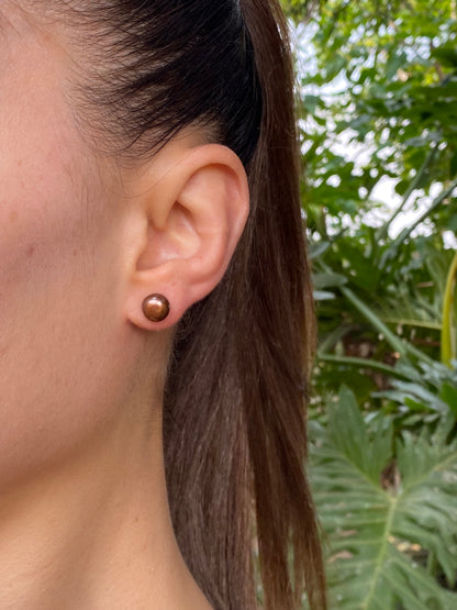 9K gold freshwater pearl stud earrings.