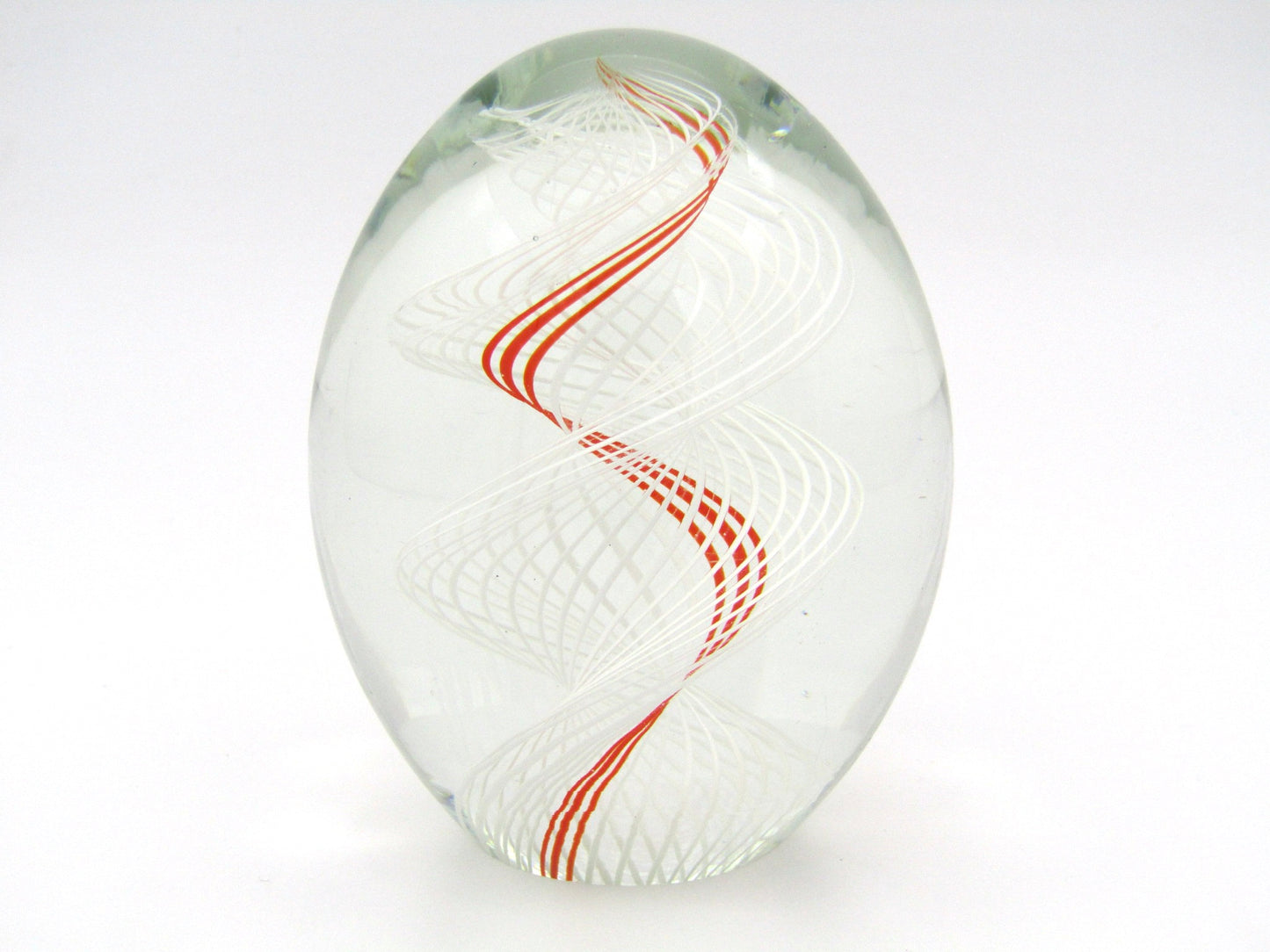 Murano Egg-shaped Art Glass paperweight, Circa 1970.