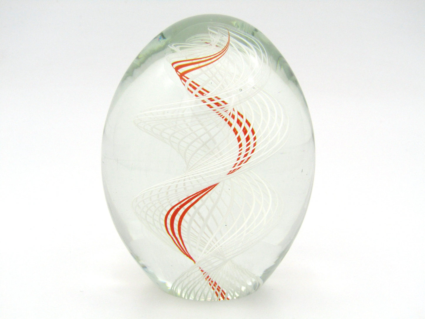 Murano Egg-shaped Art Glass paperweight, Circa 1970.