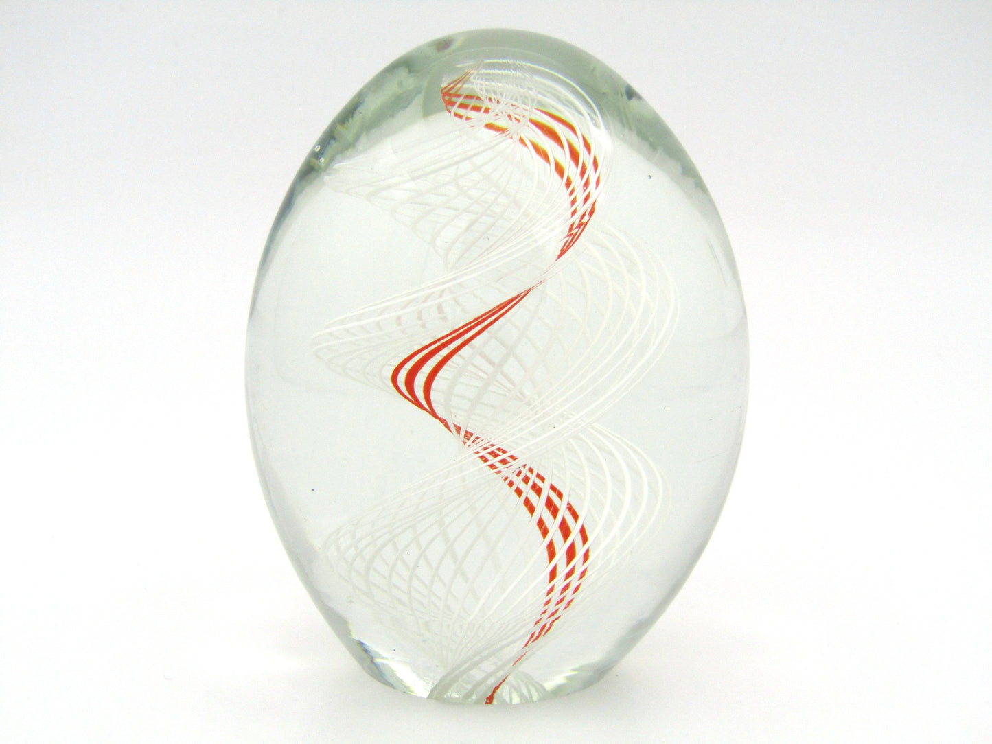 Murano Egg-shaped Art Glass paperweight, Circa 1970.