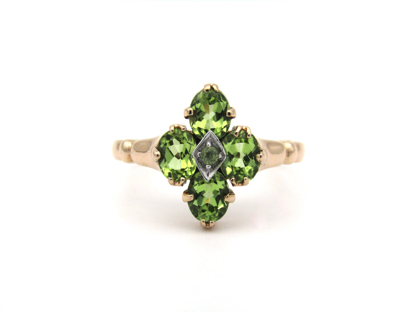 9K gold vintage peridot ring.