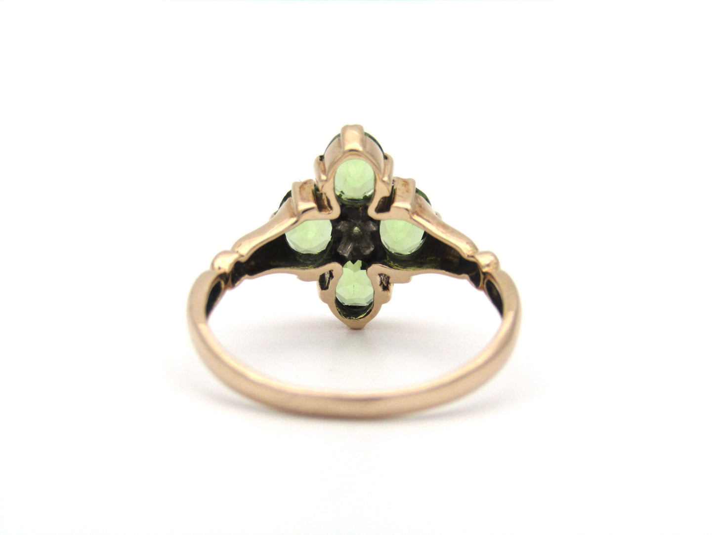 9K gold vintage peridot ring.