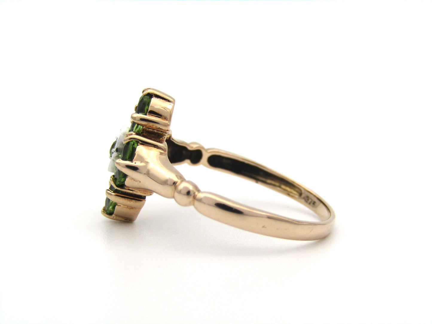 9K gold vintage peridot ring.
