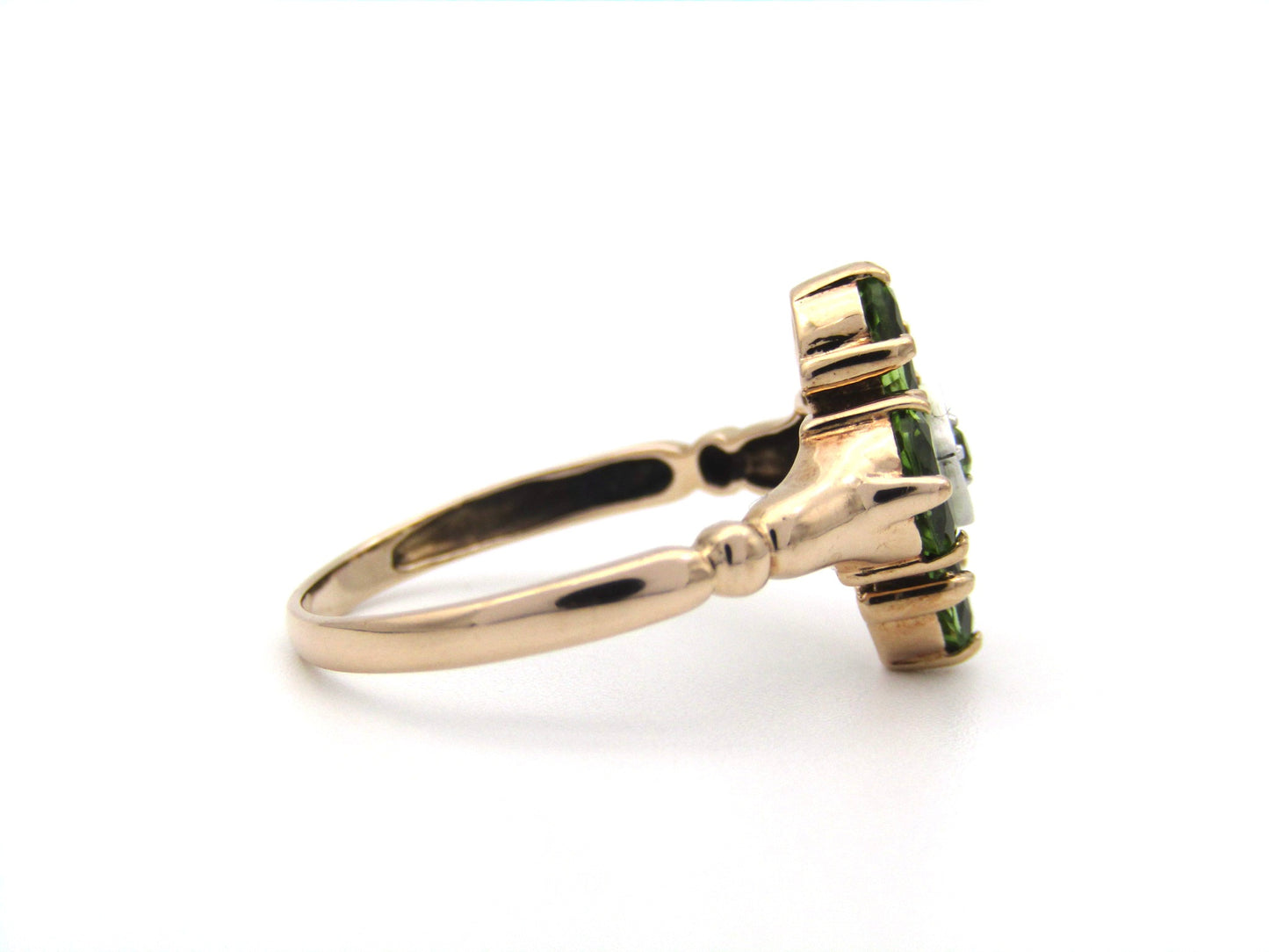 9K gold vintage peridot ring.