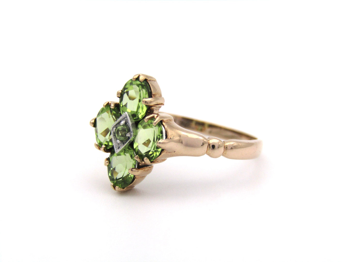 9K gold vintage peridot ring.
