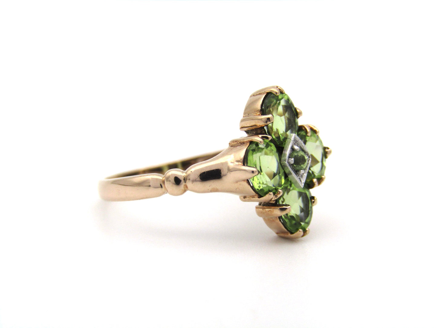 9K gold vintage peridot ring.