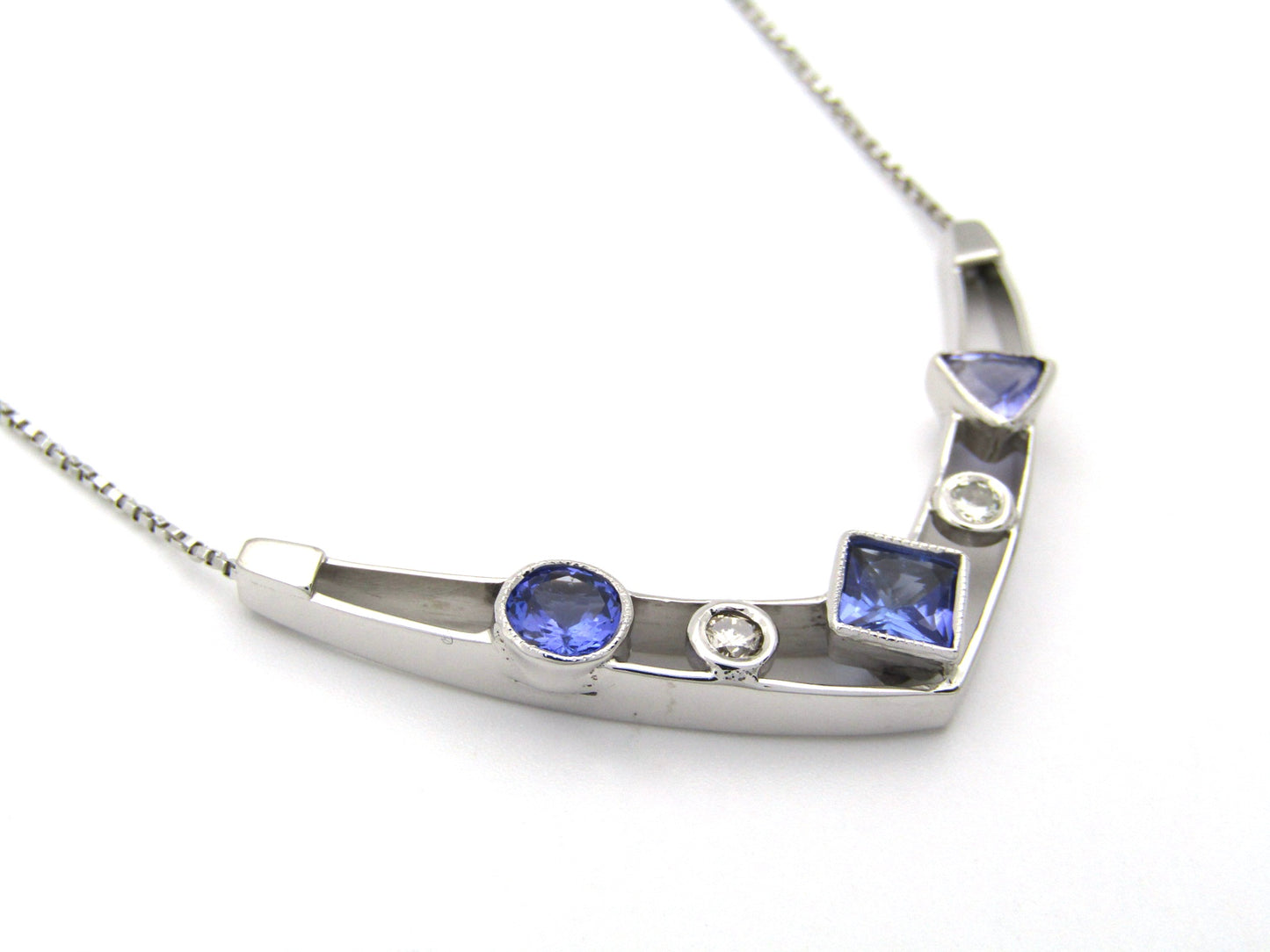 18K gold tanzanite and diamond necklace.