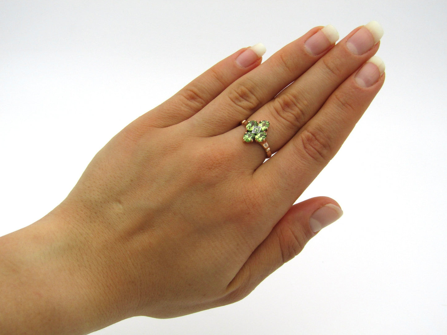 9K gold vintage peridot ring.