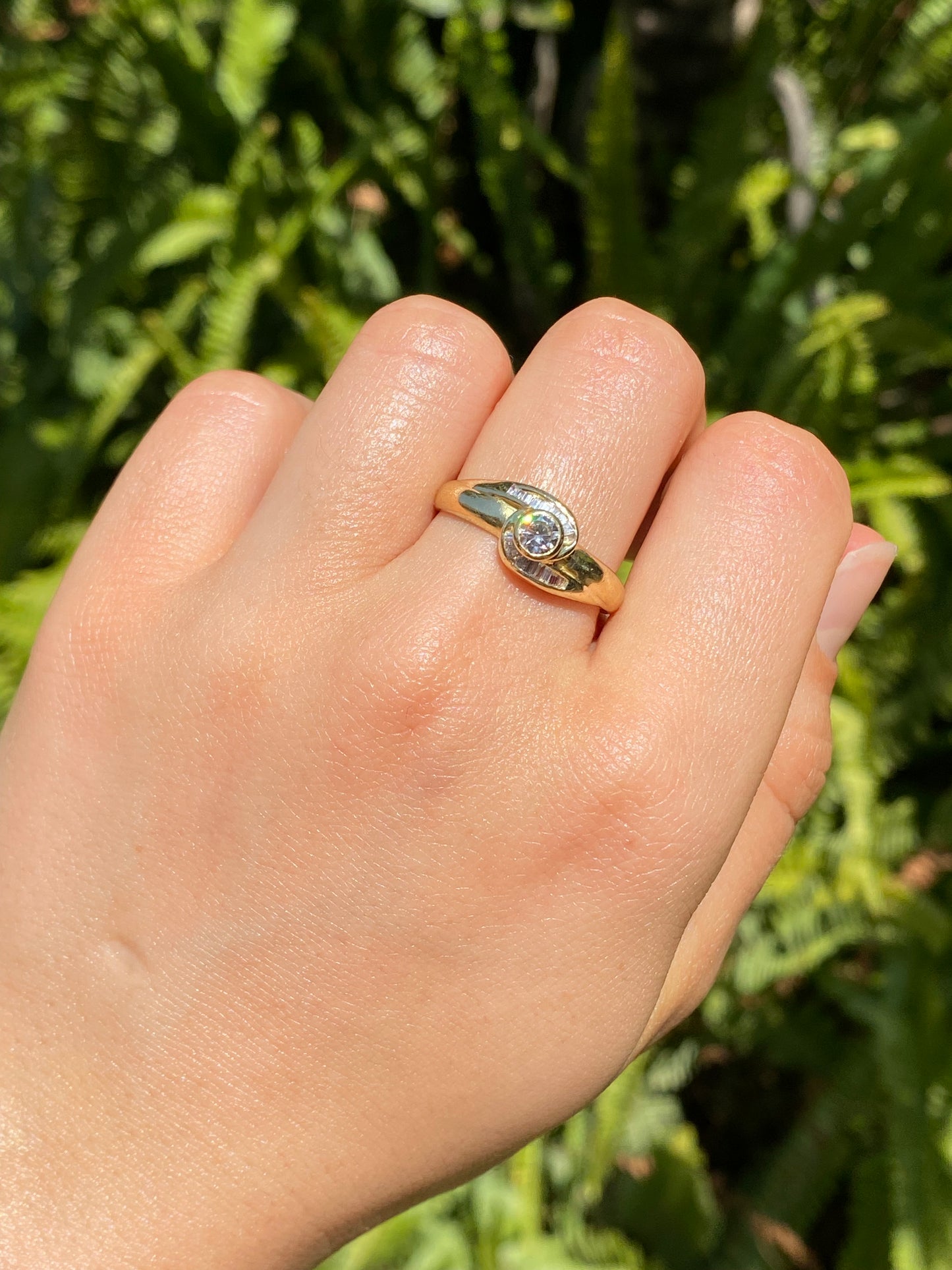18K gold diamond ring, circa 1970's.