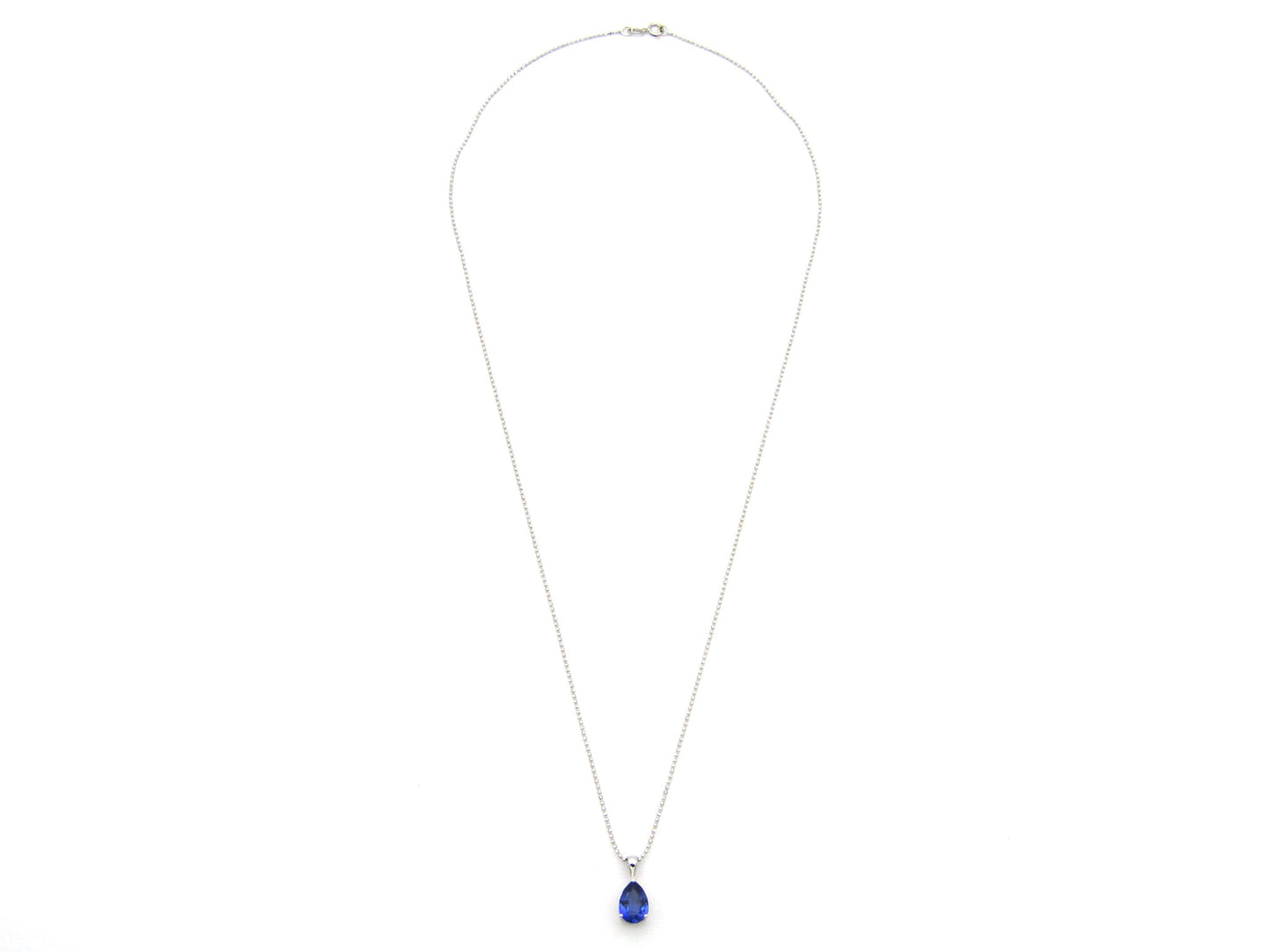 18K gold tanzanite pendant with 18K gold chain.