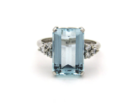 18K gold aquamarine and diamond ring, London, 1973.