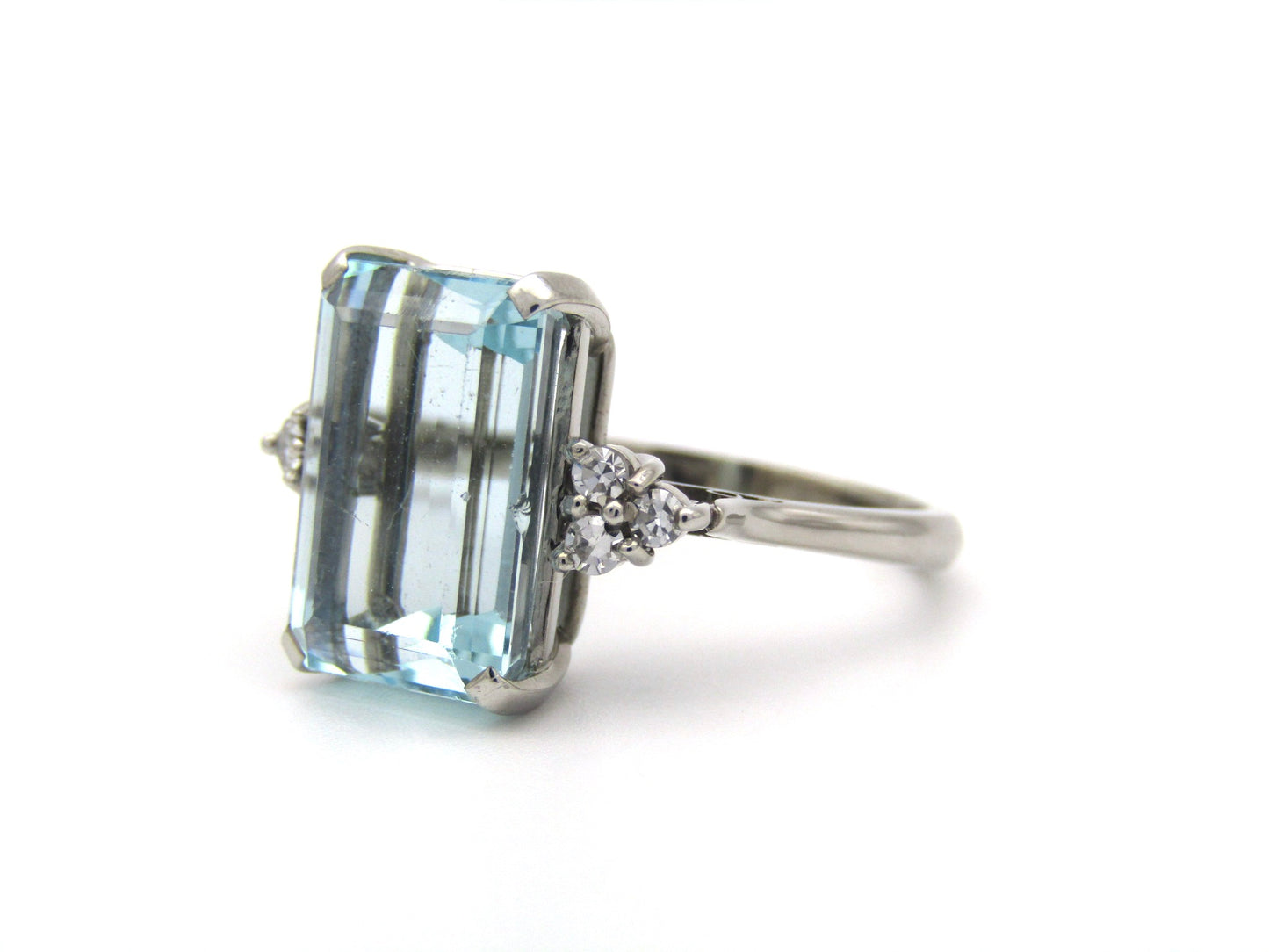 18K gold aquamarine and diamond ring, London, 1973.