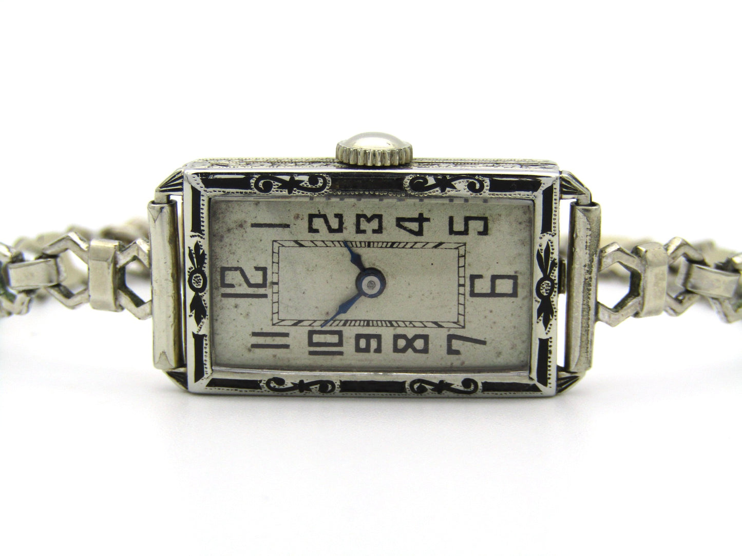 18K gold Art Deco wristwatch, America, circa 1920.