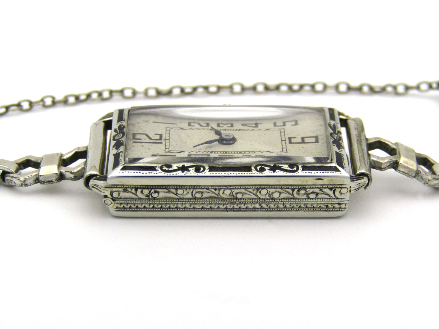 18K gold Art Deco wristwatch, America, circa 1920.