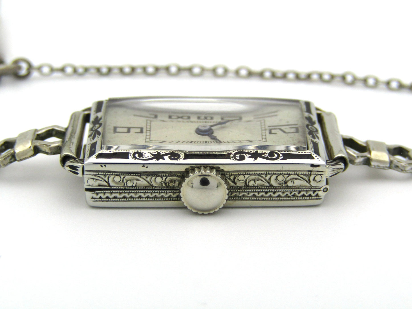 18K gold Art Deco wristwatch, America, circa 1920.