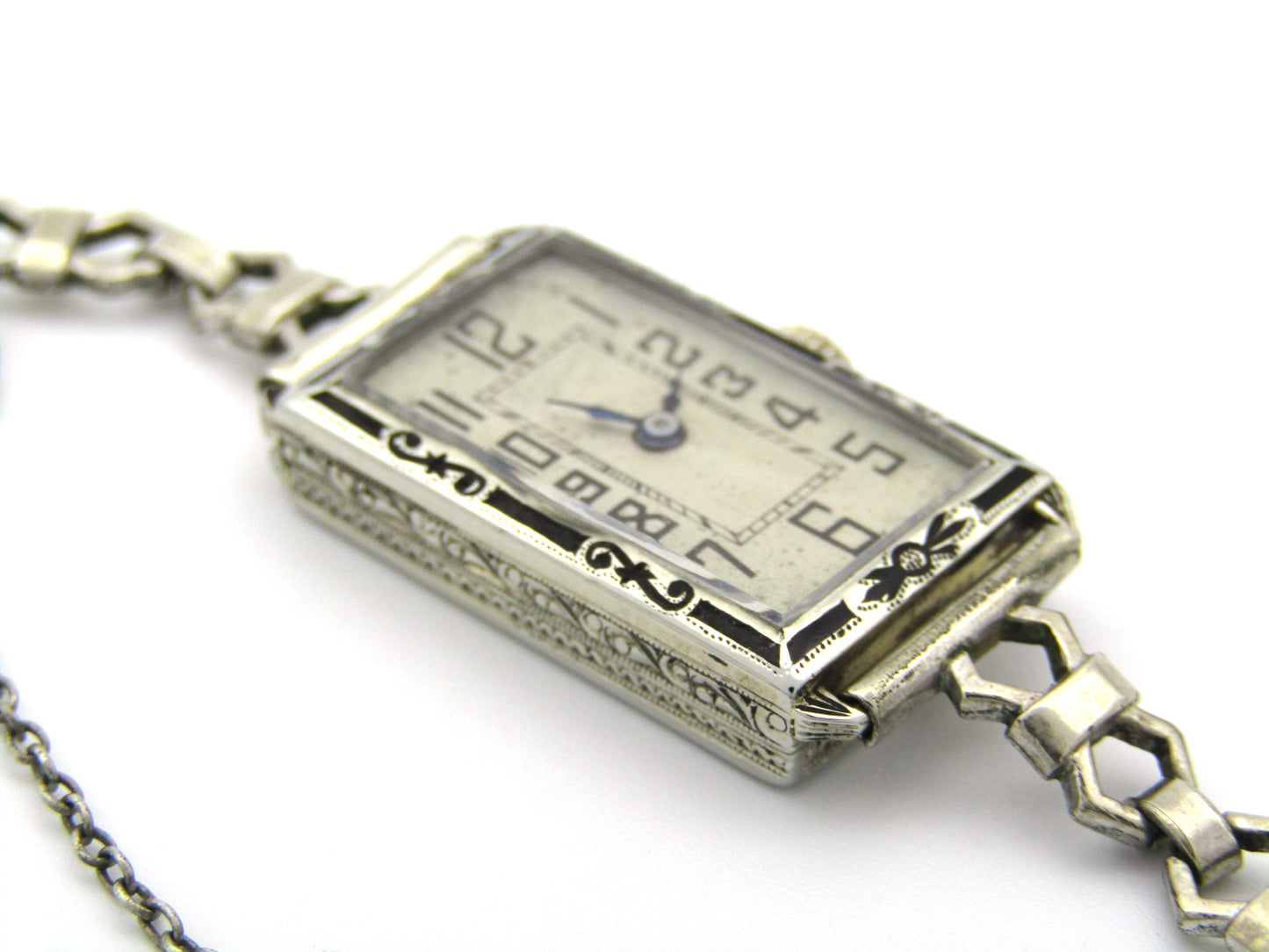 18K gold Art Deco wristwatch, America, circa 1920.