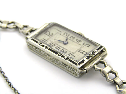 18K gold Art Deco wristwatch, America, circa 1920.