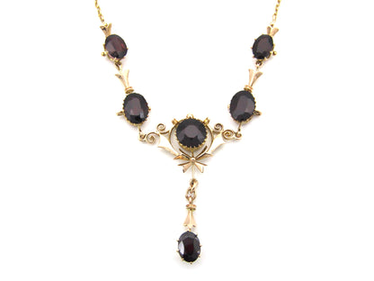 9K gold Edwardian garnet necklace, circa 1910.