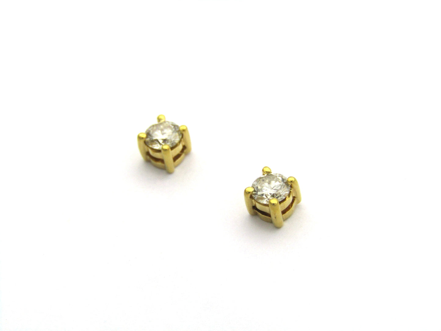 18K gold diamond stud earrings.