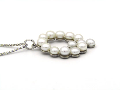 9K gold Akoya cultured pearl 'Q' pendant.