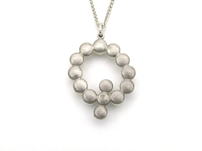 9K gold Akoya cultured pearl 'Q' pendant.