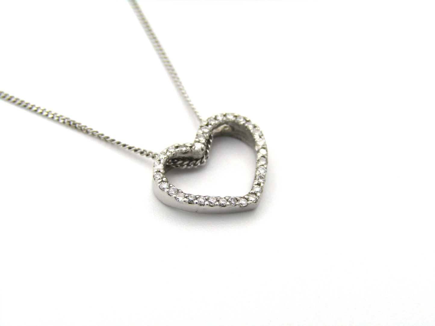 9K gold diamond heart pendant.