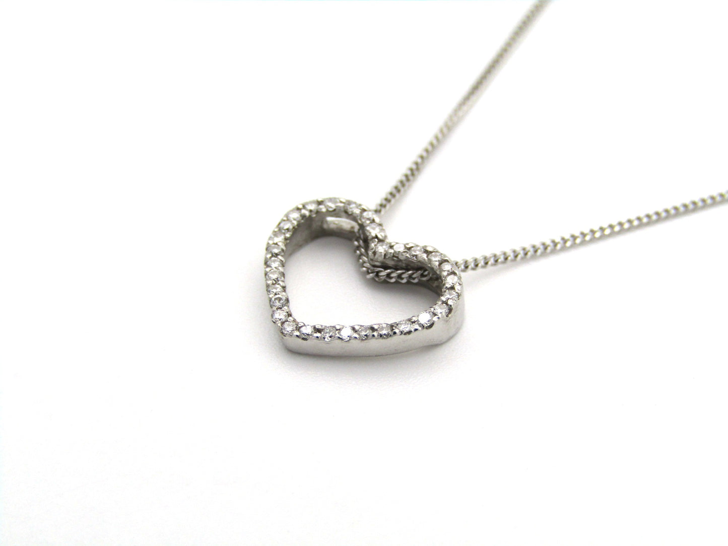9K gold diamond heart pendant.