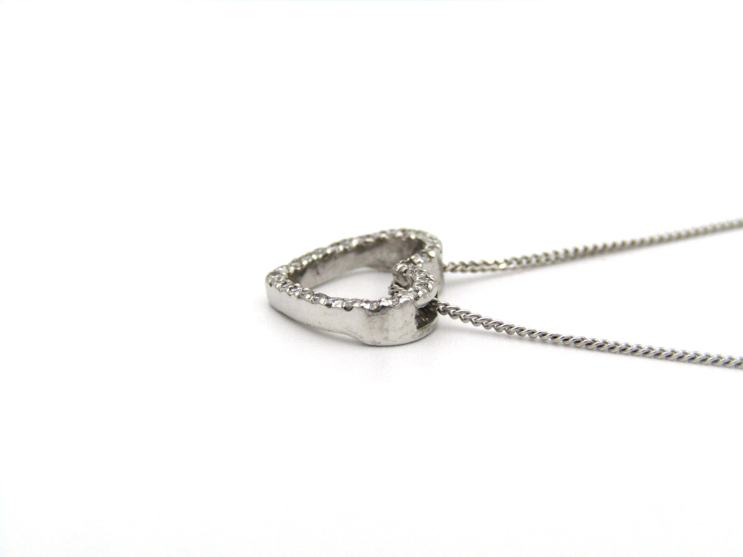 9K gold diamond heart pendant.
