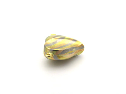 18K gold tri-colour gold heart clasp by Jka Köhle, circa 1970's.