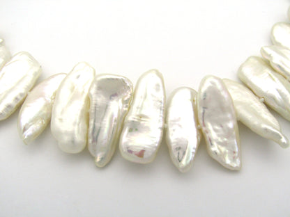 9K gold freshwater pearl necklace.