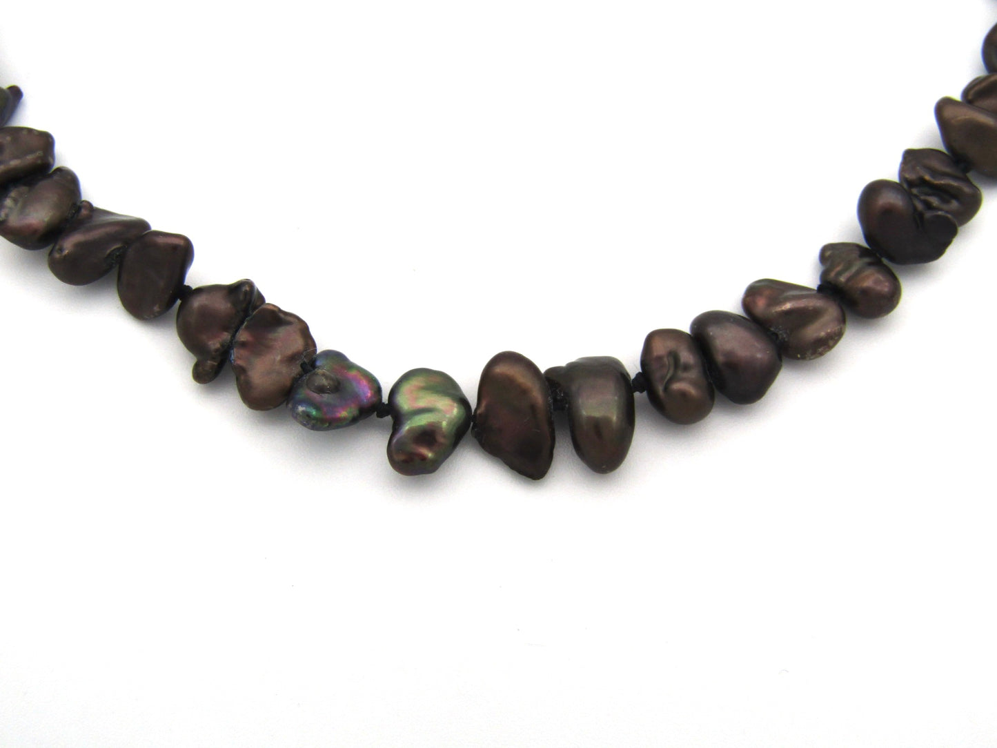9K gold freshwater pearl necklace.
