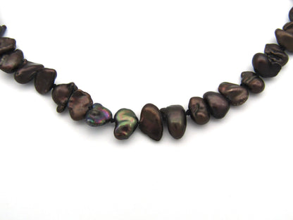9K gold freshwater pearl necklace.