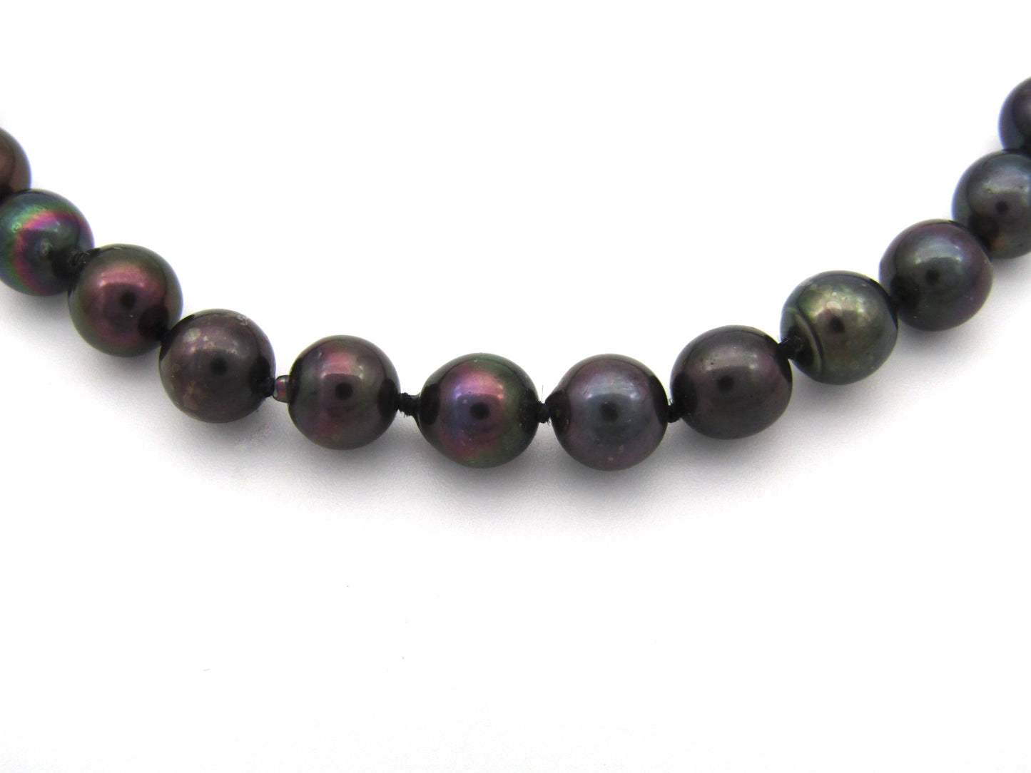 9K gold freshwater pearl necklace.