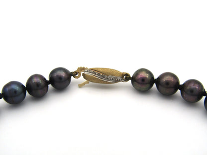 9K gold freshwater pearl necklace.