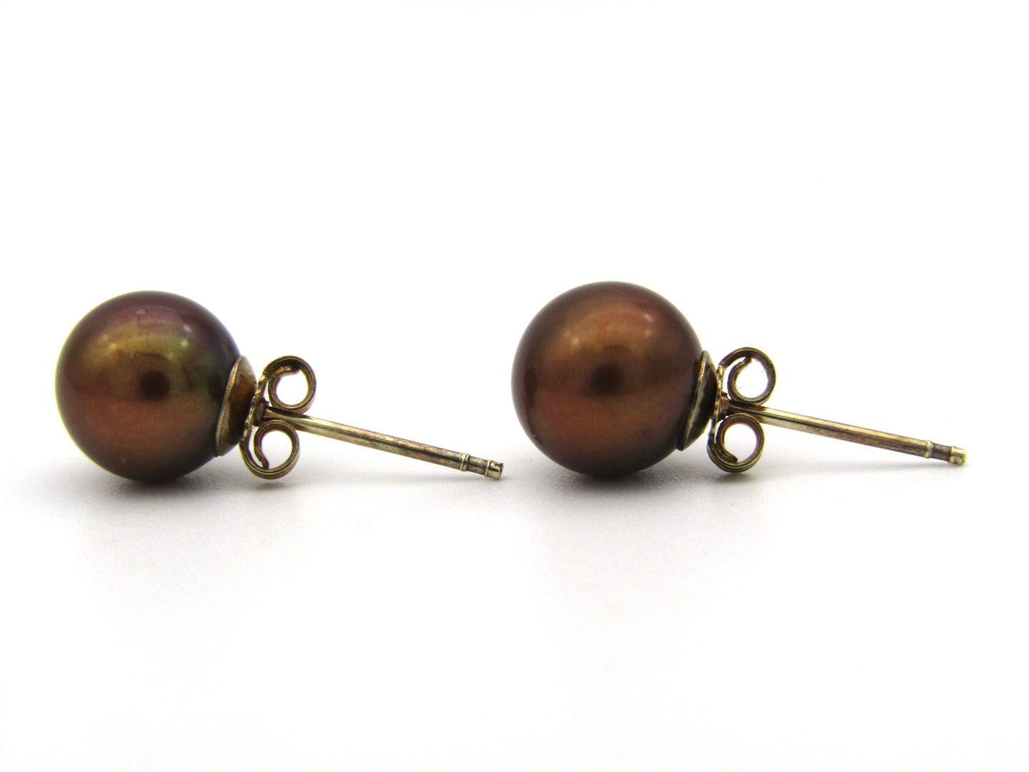 9K gold Akoya pearl stud earrings.