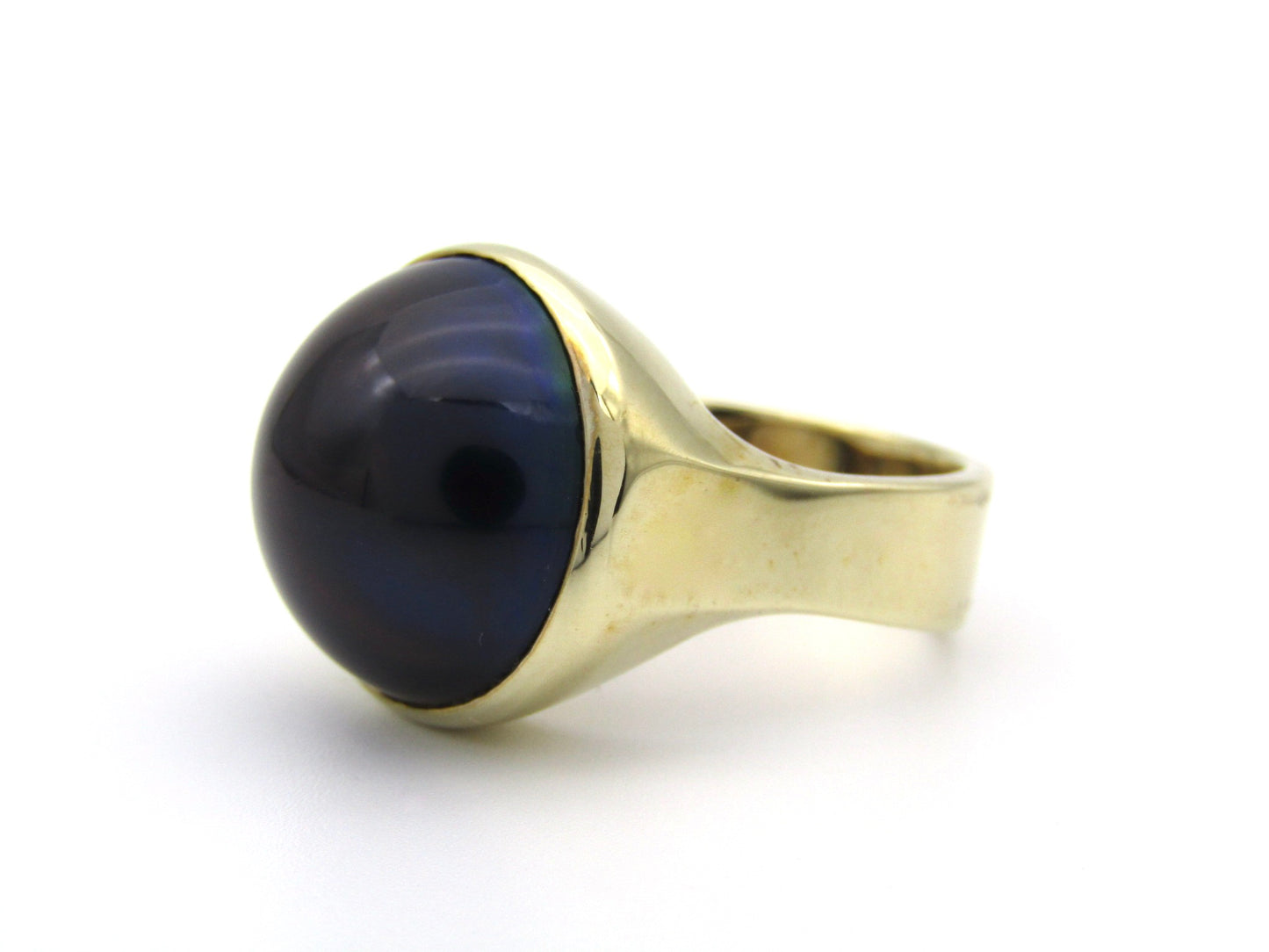 9K gold round mabé pearl ring, circa 1980's.